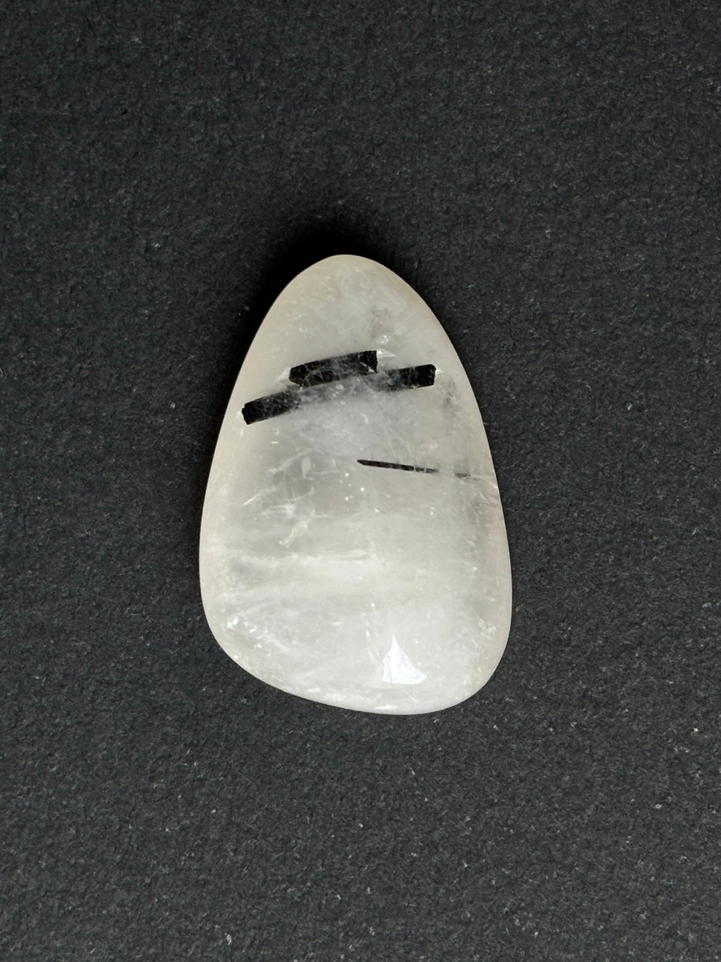 TURMALINA NEGRA EN CUARZO PULIDO