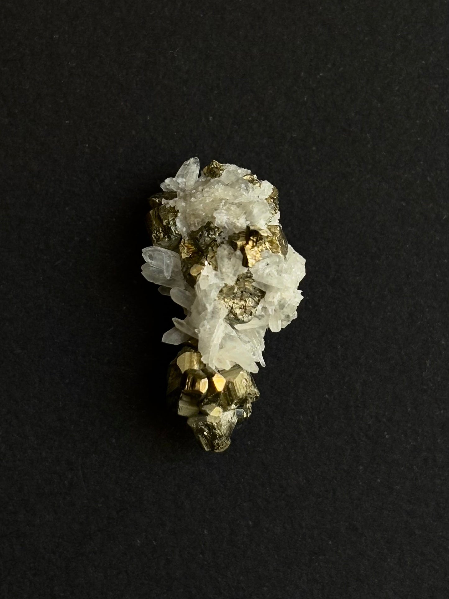 CUARZO CRISTAL Y PIRITA CLUSTER