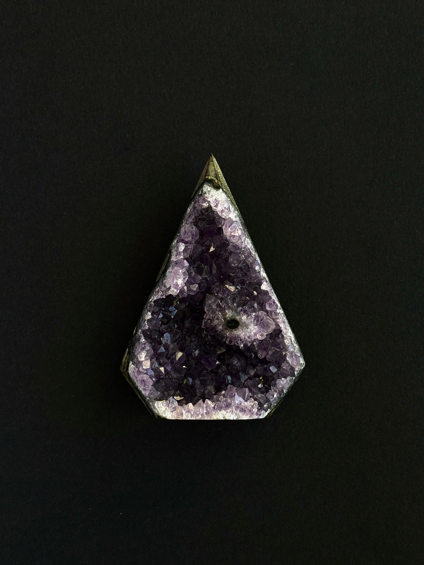 AMATISTA ESTALACTITA EN CAPILLA (L)