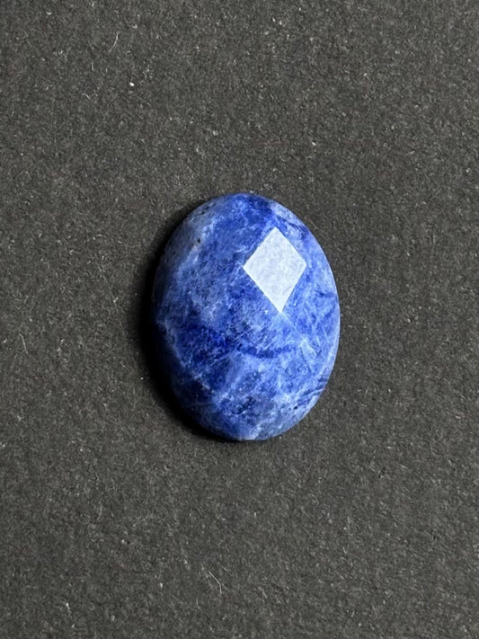 SODALITA CABUJÓN FACETADO OVAL