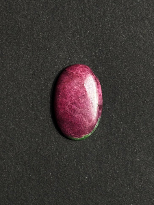 RUBÍ ZOISITA CABUJÓN OVAL
