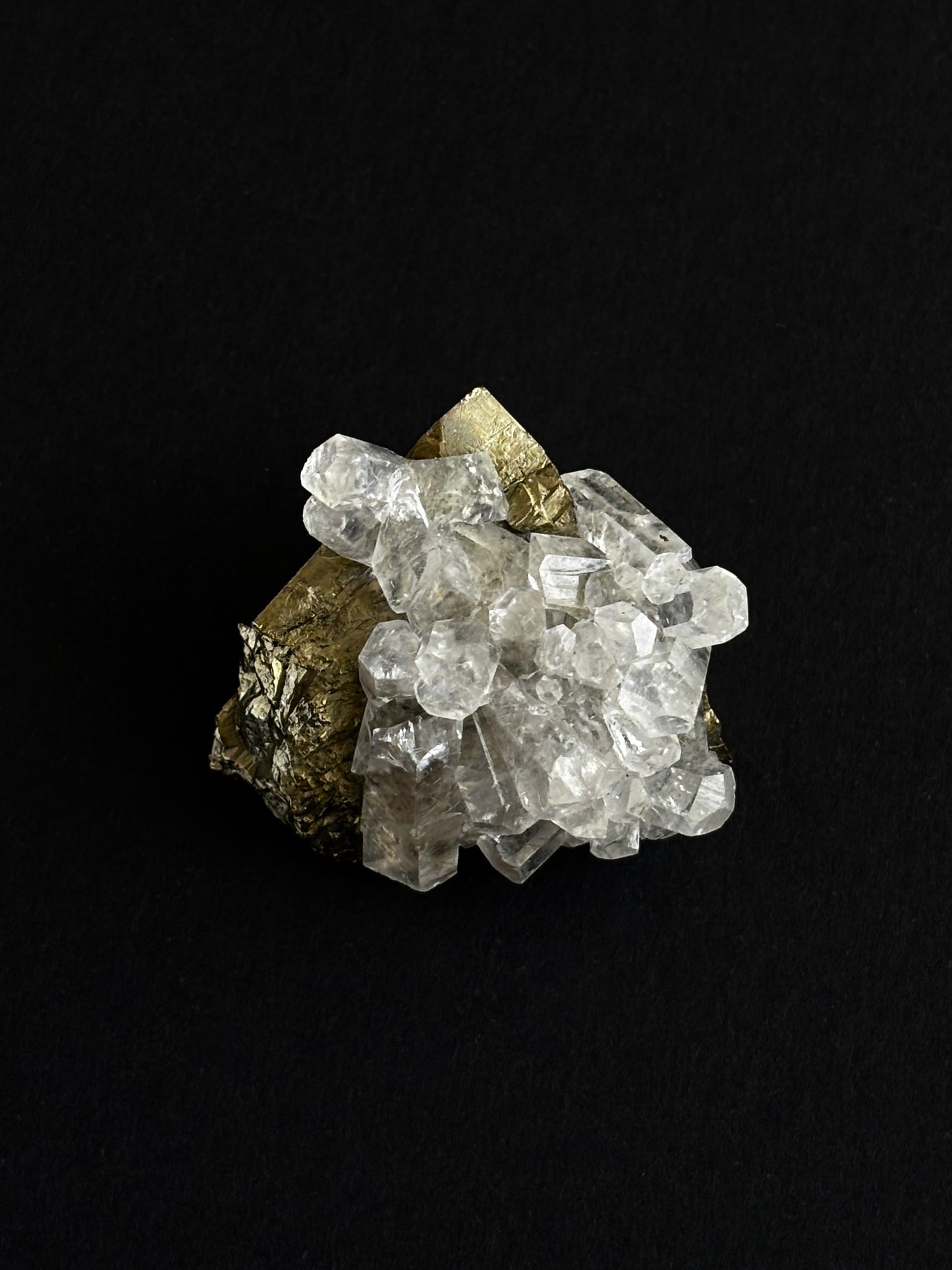 PIRITA CUBO Y CALCITA HEXAGONAL (M)