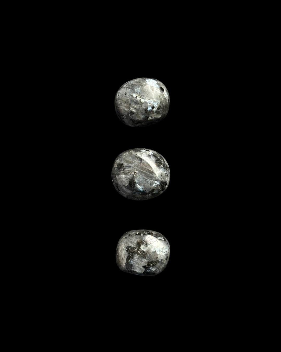 LARVIKITA PULIDA (S)