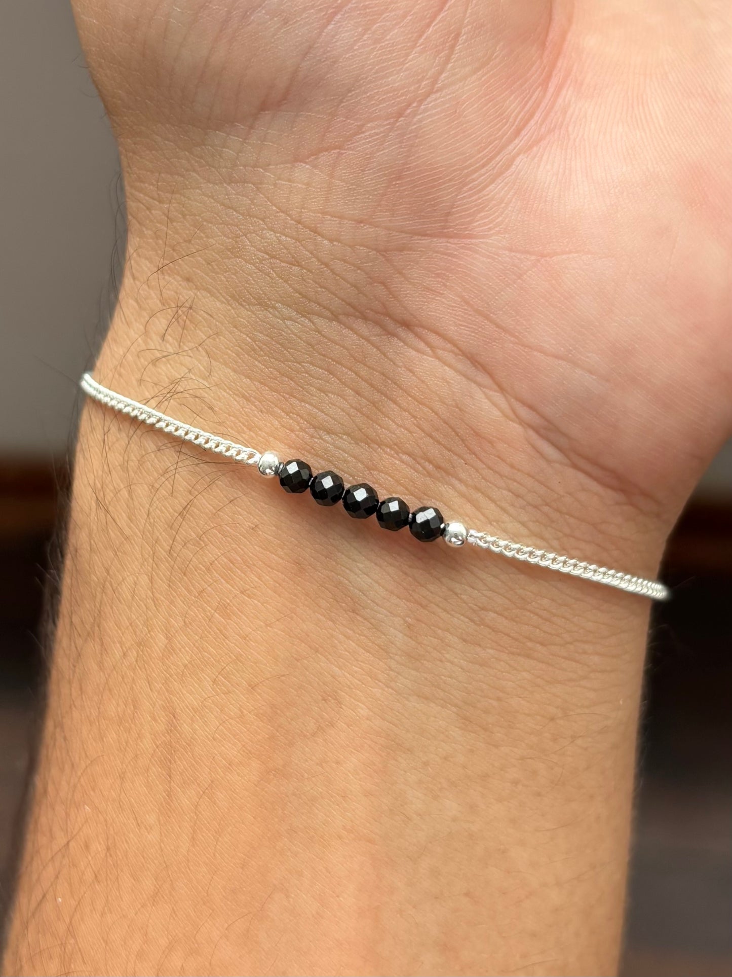 ESPINELA NEGRA PULSERA PLATA