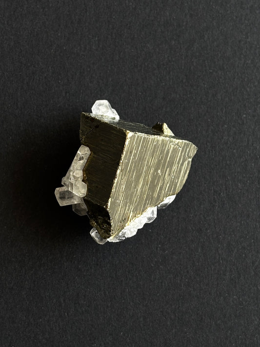 PIRITA CUBO Y CALCITA HEXAGONAL (M)