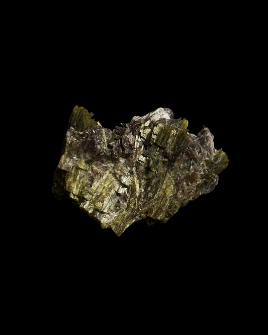 AXINITA Y EPIDOTA CRISTALIZADAS (M)