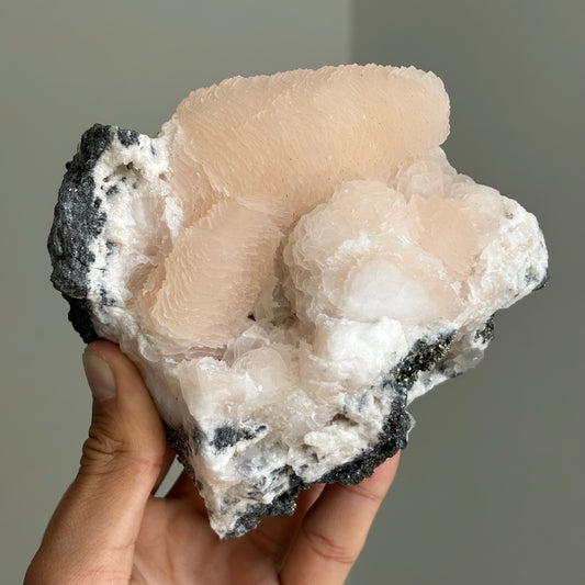 manganocalcite rosette crystals